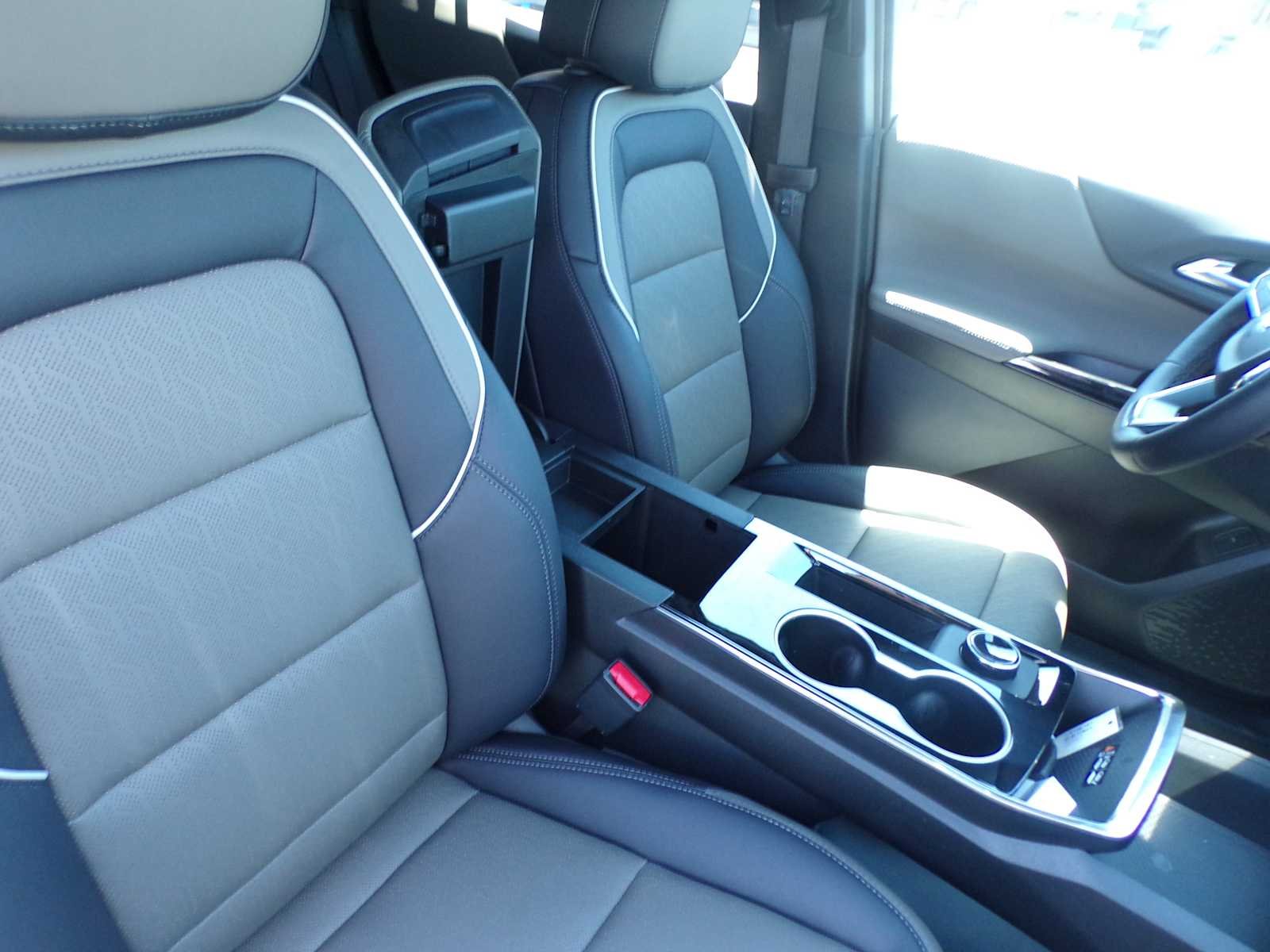2026 Chevrolet Equinox LT - Photo 12