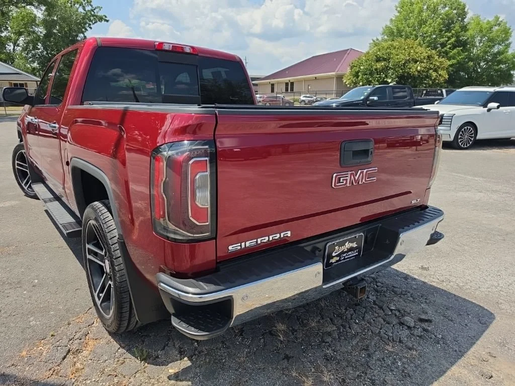 Used 2018 RED QUARTZ TINTCOAT GMC SLT image 3