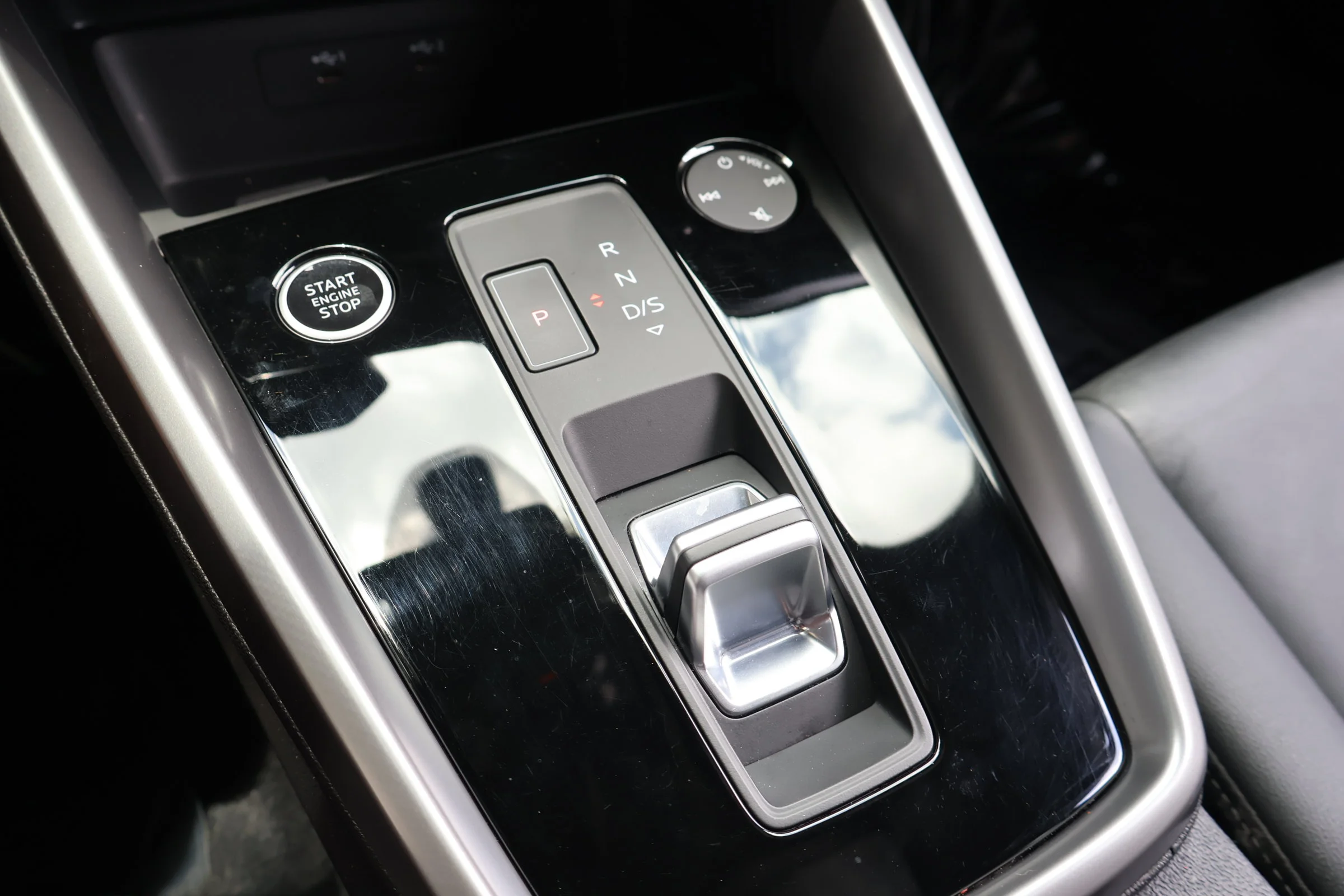 Used 2023 Ibis White Audi Premium Plus image 27