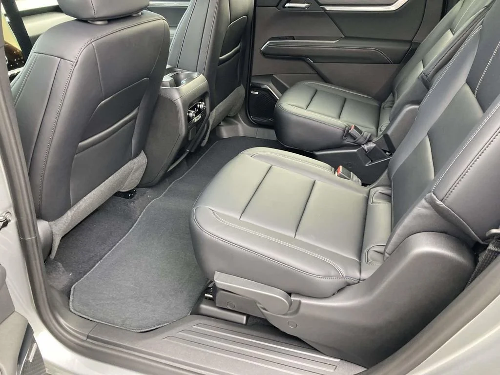 New 2026 Sterling Metallic GMC Elevation image 12
