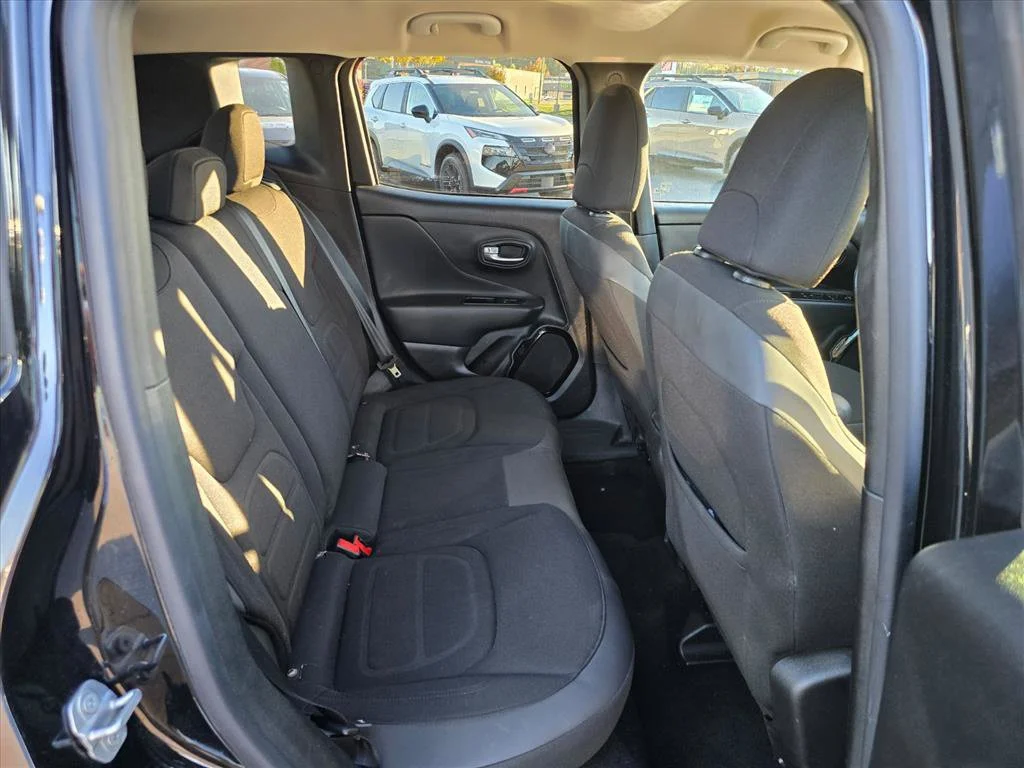 Used 2017 Black Jeep Latitude image 13