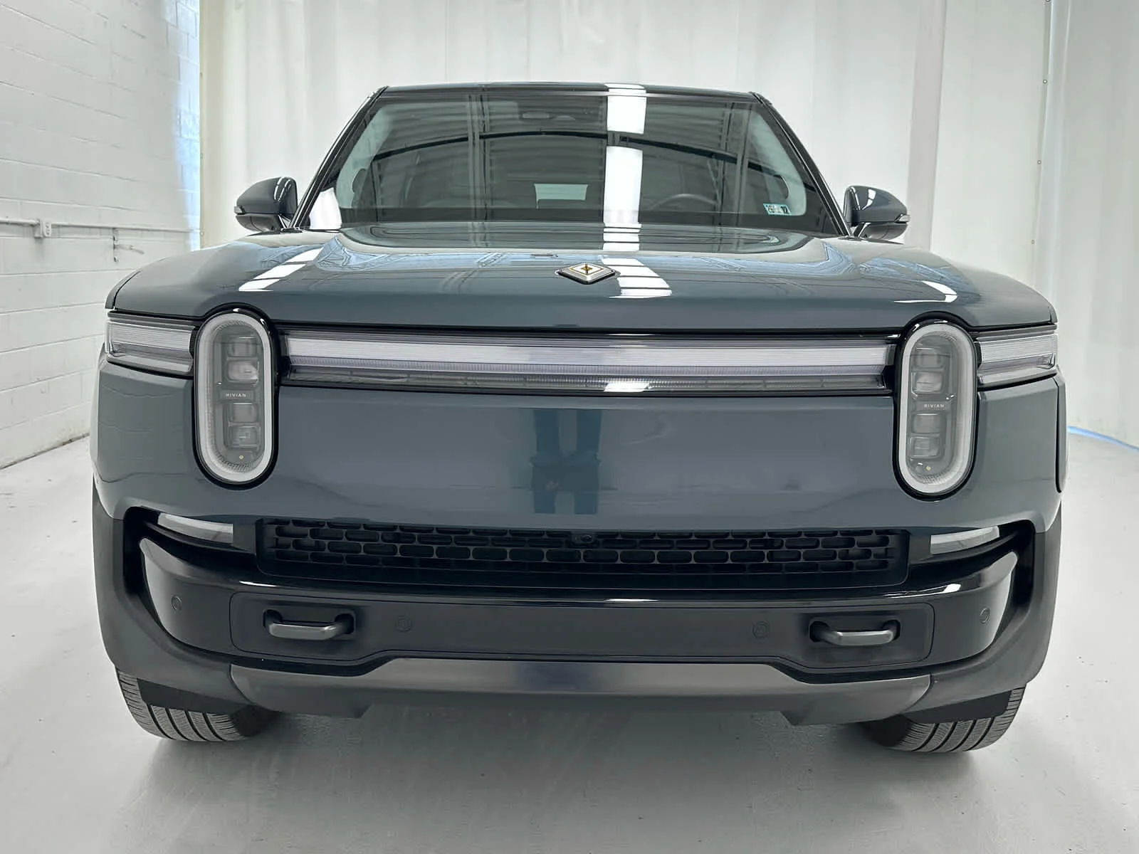 Used 2025 Storm Blue Rivian Ascend image 5