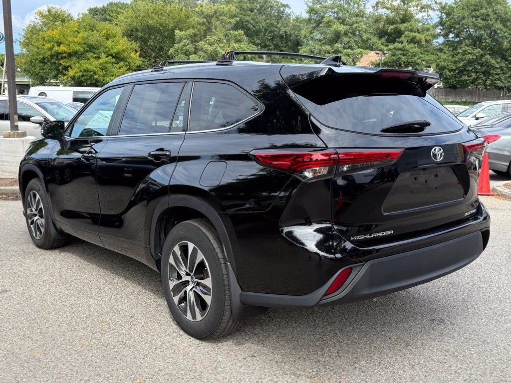 Used 2023 Black Toyota XLE image 6