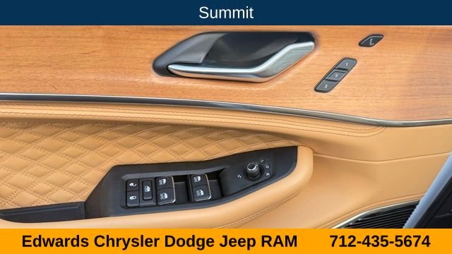 Used 2025 White Jeep Summit image 19