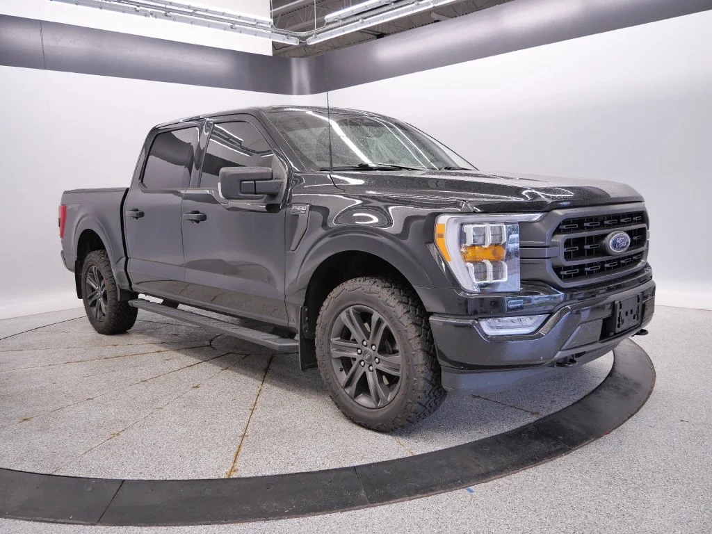 Used 2021 Black Ford XLT image 3