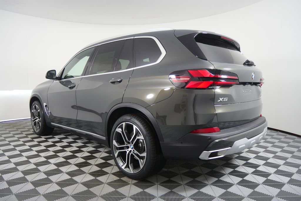 New 2026 Dravit Grey Metallic BMW xDrive40i image 5