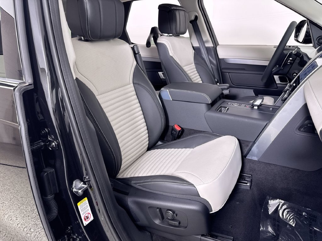 New 2026 Santorini Black Land Rover Dynamic SE image 22