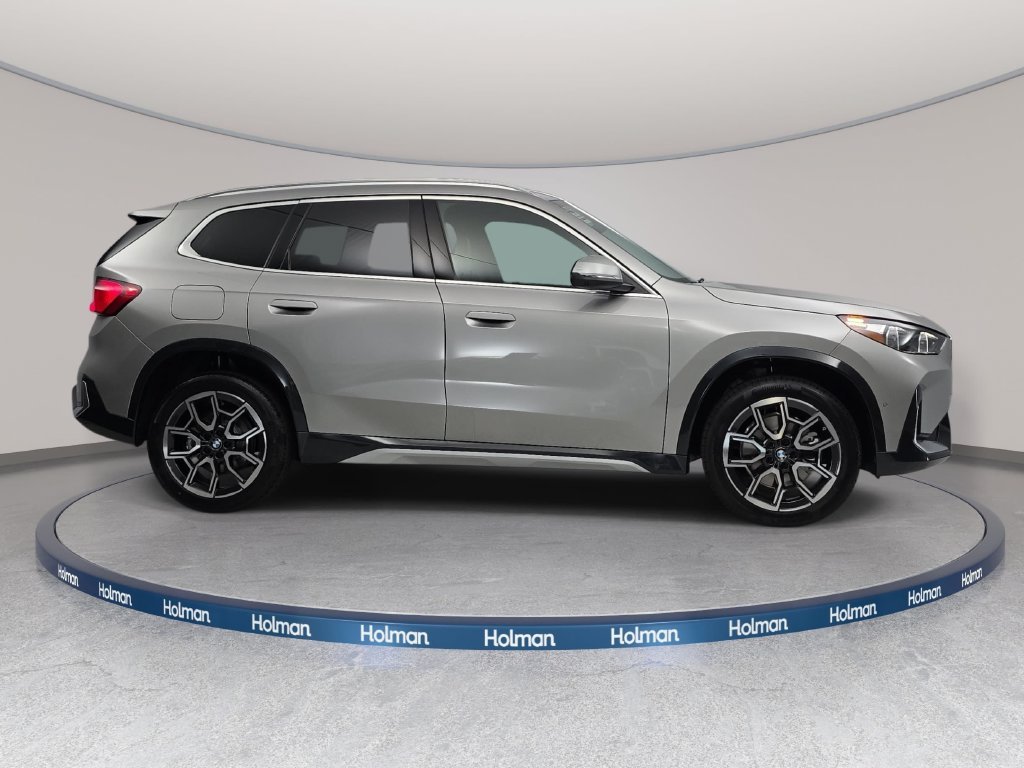 New 2026 Space Silver Metallic BMW xDrive28i image 4