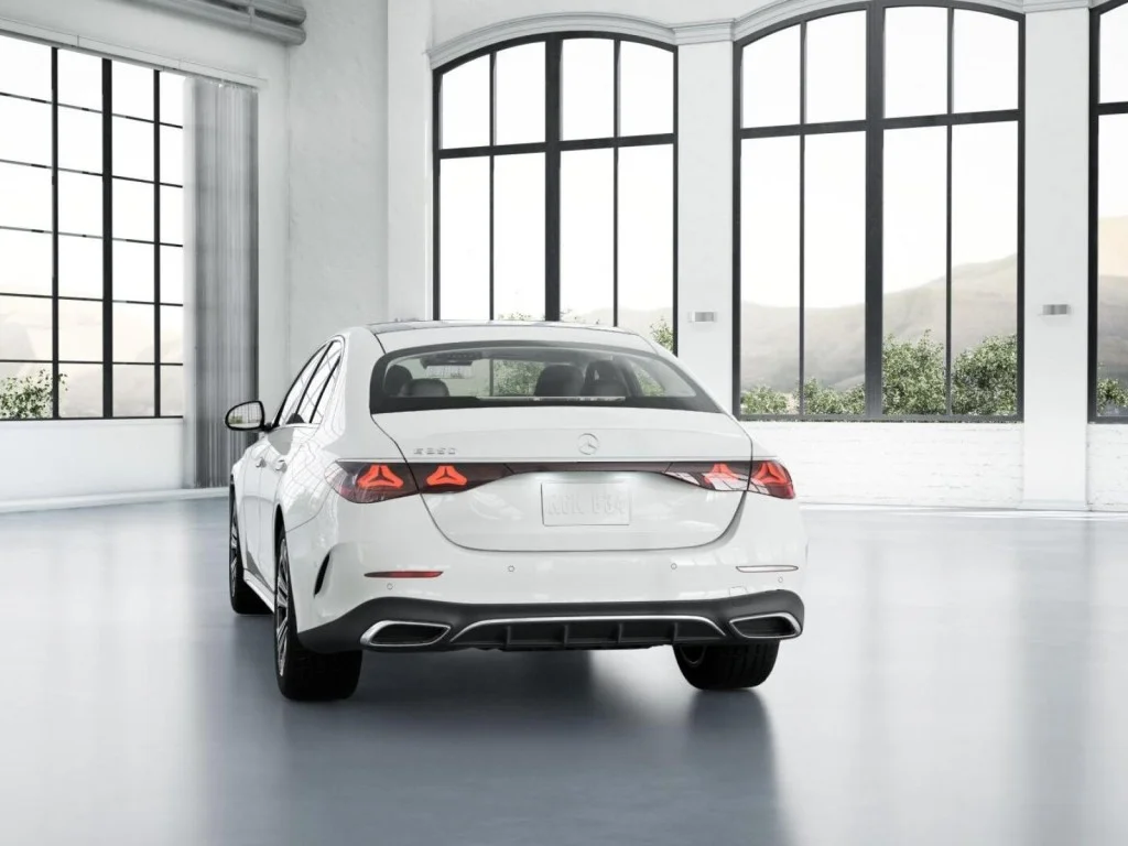 2025 Mercedes-Benz E-Class E350 - Photo 25