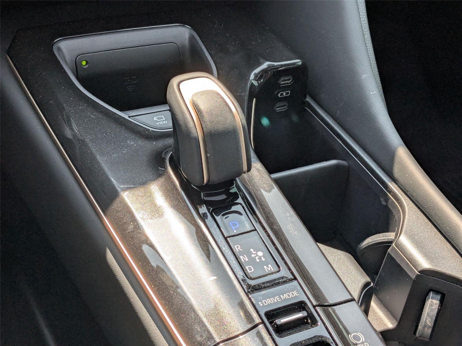 Used 2025 Oxygen White Toyota Platinum image 23