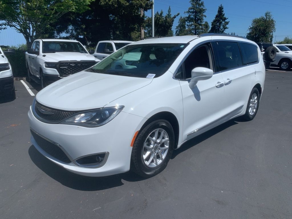 2019 Chrysler Pacifica Touring L's photo