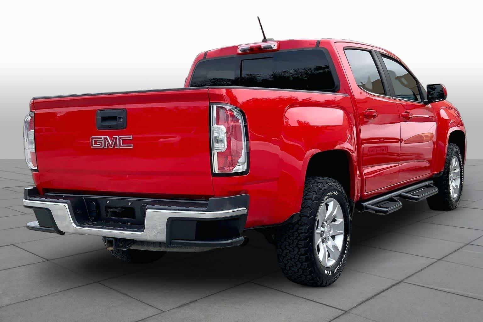 Used 2017 Cardinal Red GMC 4WD SLE image 12