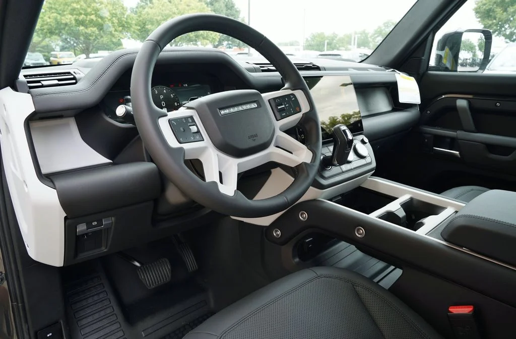 Used 2026 Gray Land Rover X-Dynamic SE image 13