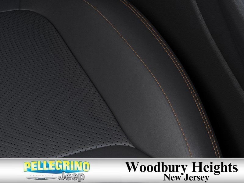 New 2026 Diamond Black Crystal Pearl-Coat Exterior Paint Jeep Limited image 20