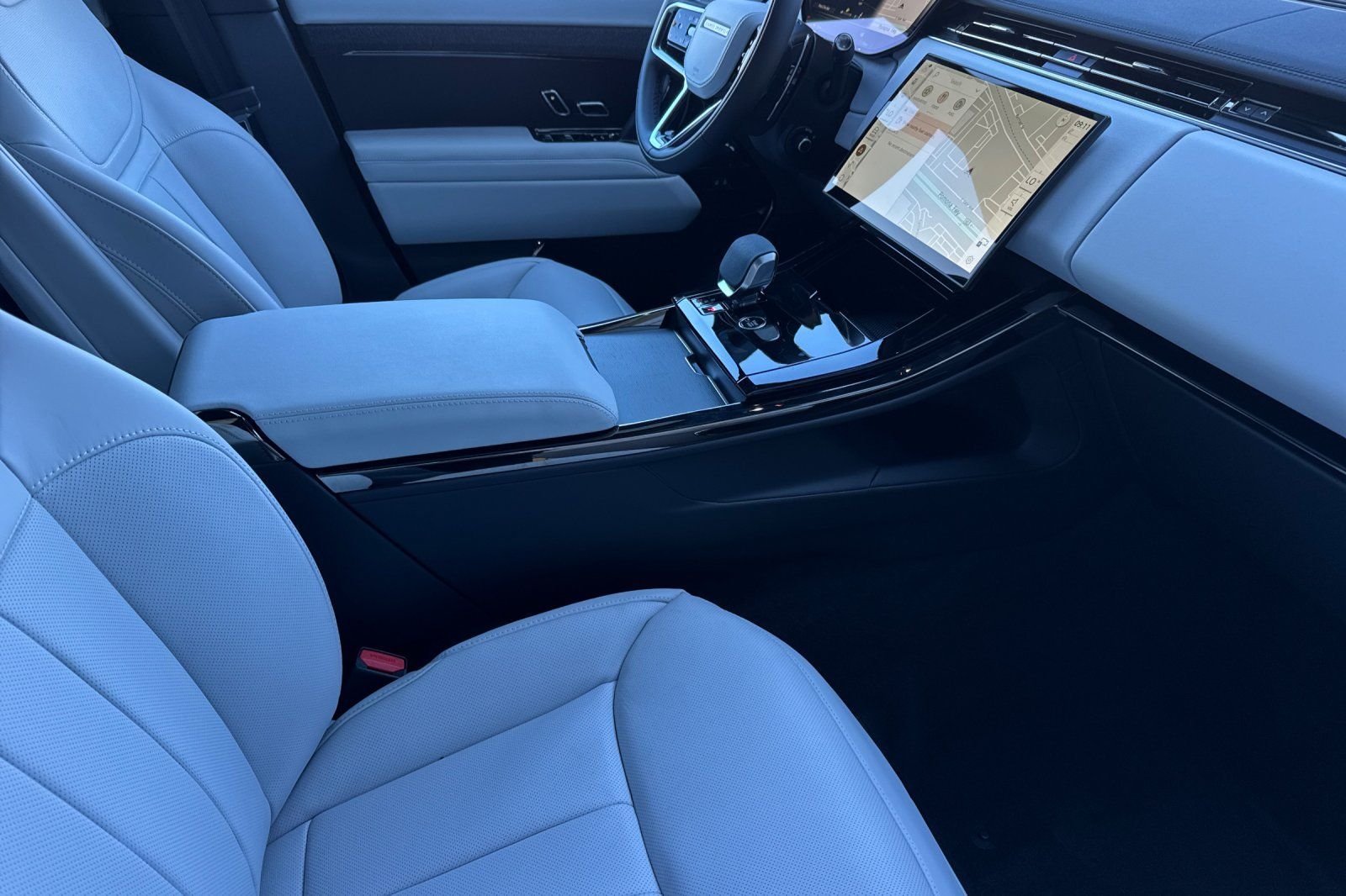 New 2026 Varesine Blue Land Rover SE image 17