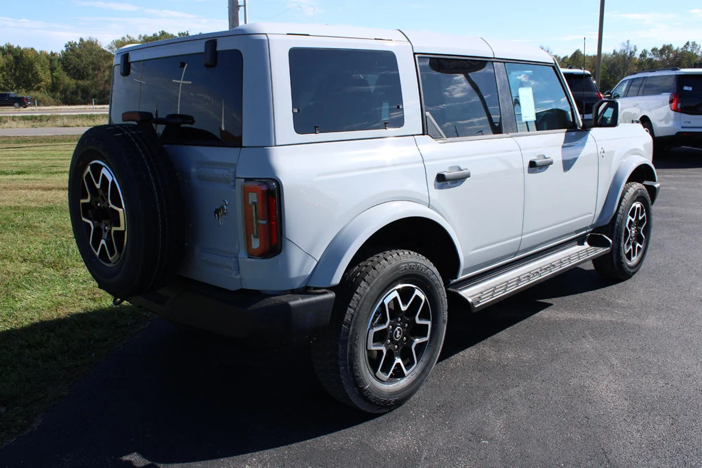 New 2026 Avalanche Gray Ford Outer Banks® image 18