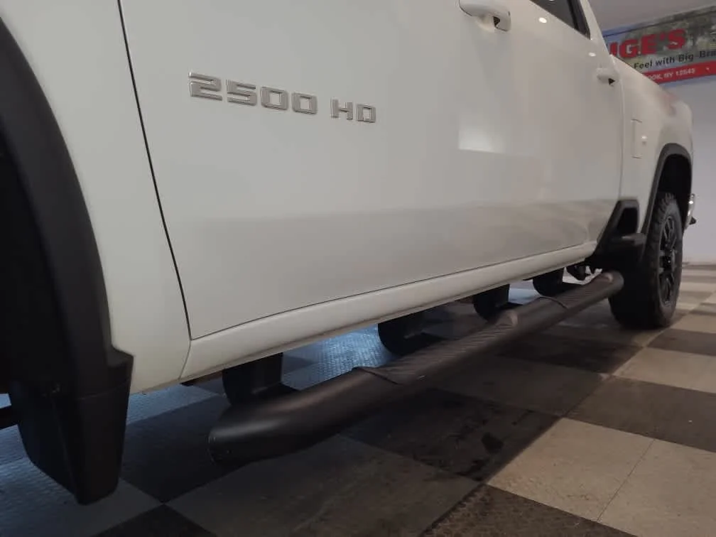 Used 2025 Summit White Chevrolet LT image 8