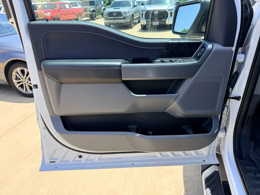 Used 2022 Oxford White Ford XLT image 10