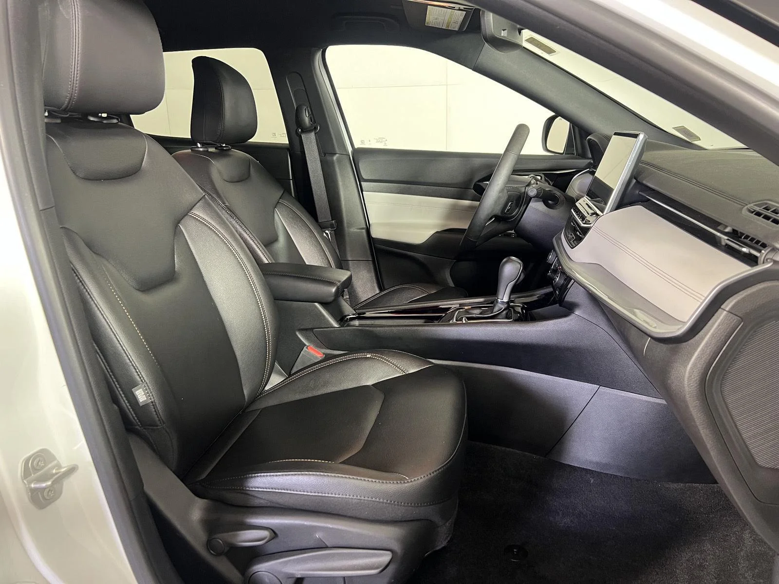 Used 2024 White Jeep Limited image 26