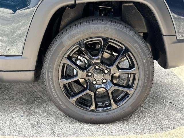 New 2026 Fathom Blue Pearl-Coat Exterior Paint Jeep Latitude image 3