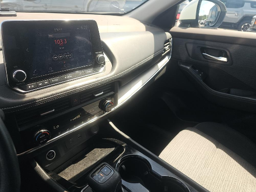 Used 2023 White Nissan SV image 3