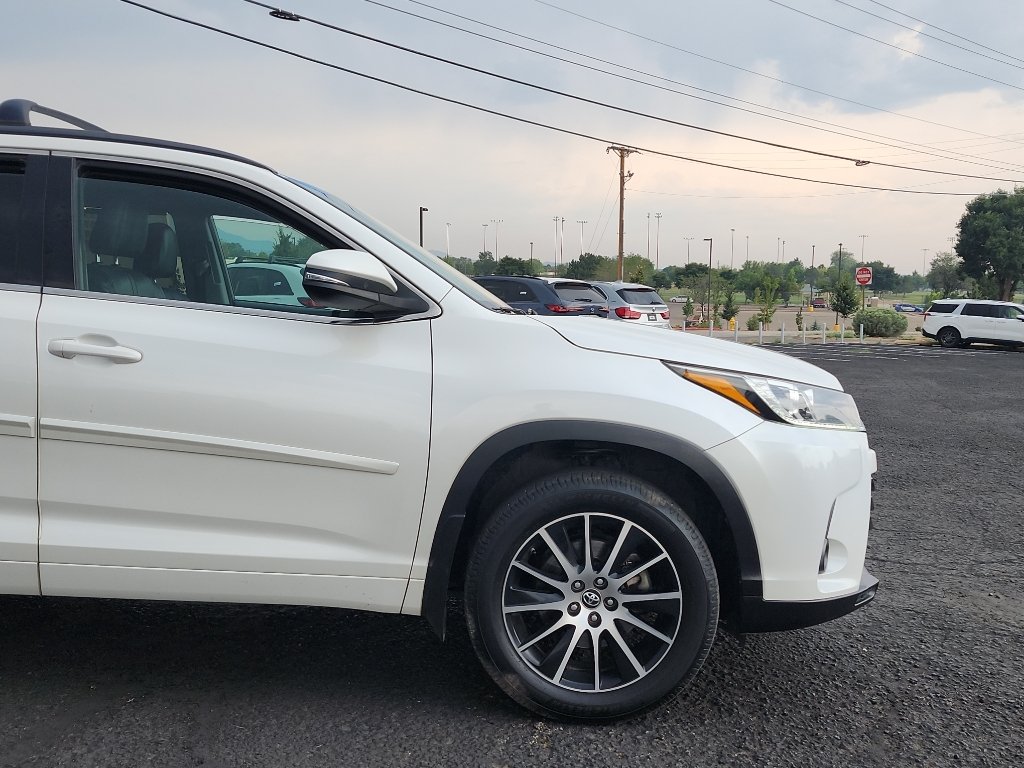 Used 2018 Blizzard Pearl Toyota SE image 4