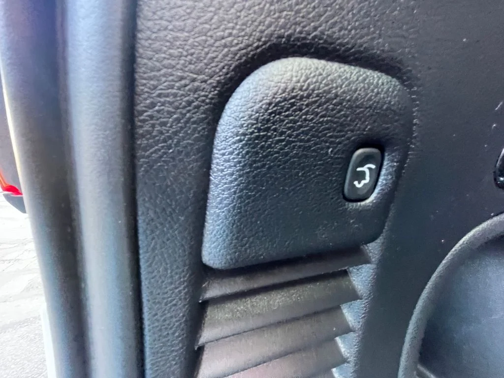 Used 2022 White Jeep Laredo X image 25