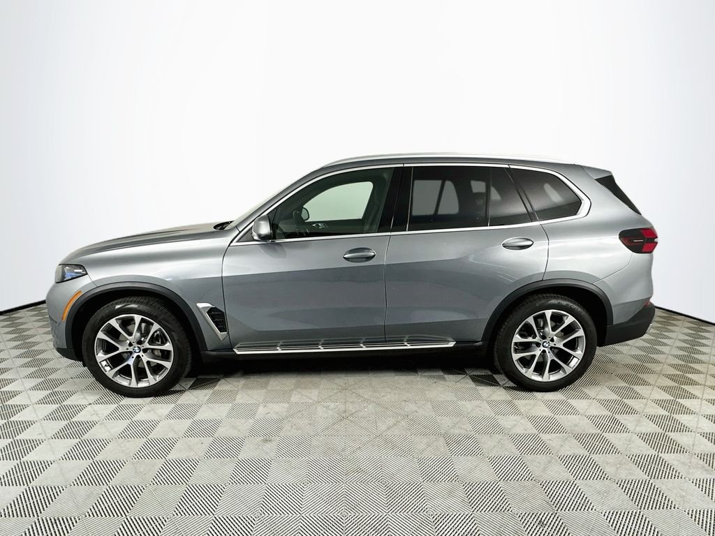 Used 2025 Gray BMW sDrive40i image 4