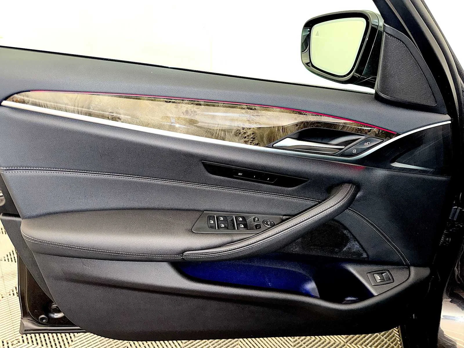 2023 BMW 5 Series 530i - Photo 11