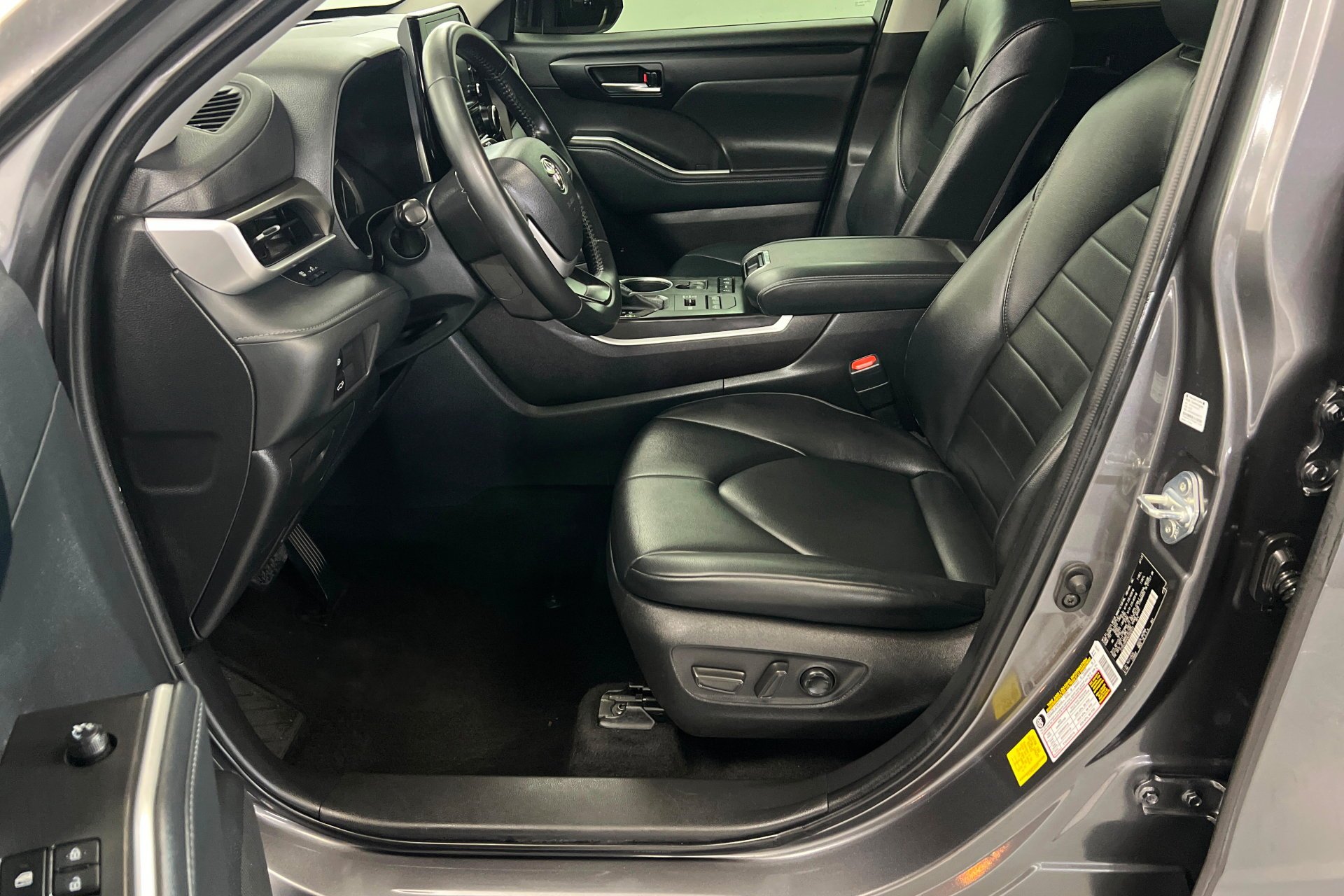 Used 2022 Gray Toyota XLE image 18