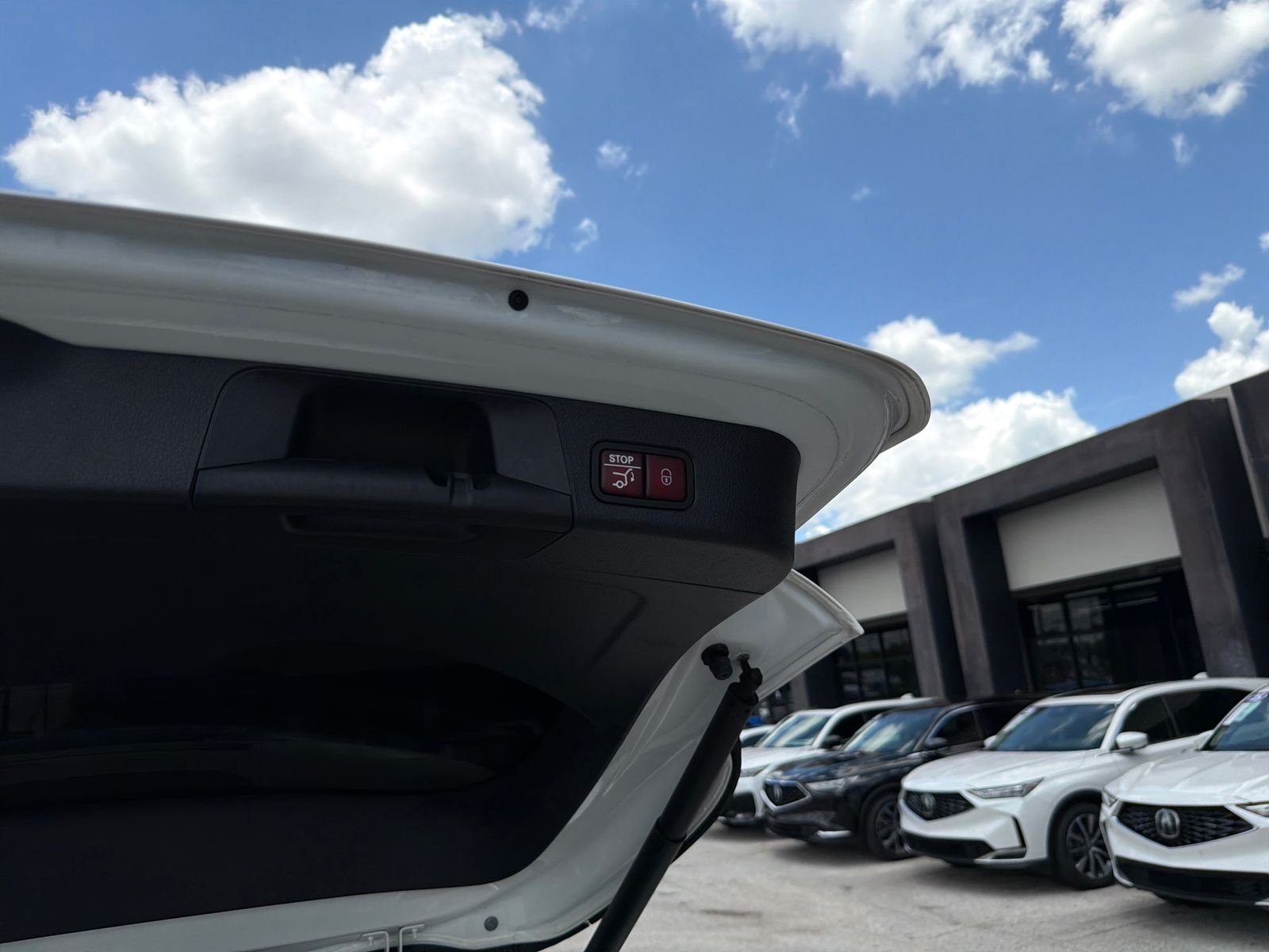 Used 2025 Polar White Mercedes-Benz GLB 250 image 34