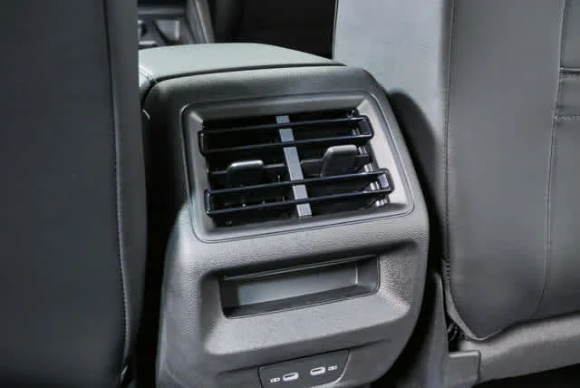 New 2026 Platinum Gray Metallic Volkswagen SE image 19