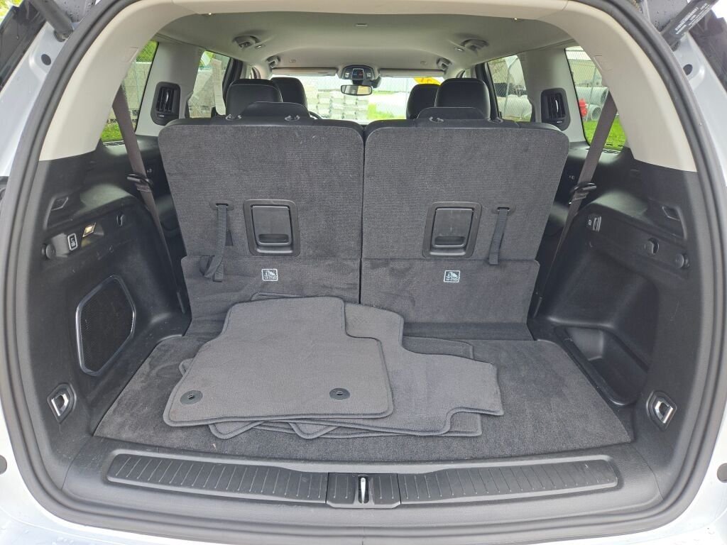 Used 2021 Silver Jeep Limited image 17