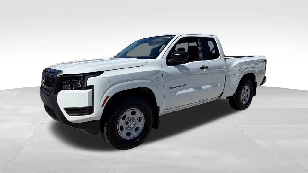 New 2027 Glacier White Nissan King Cab® S image 3