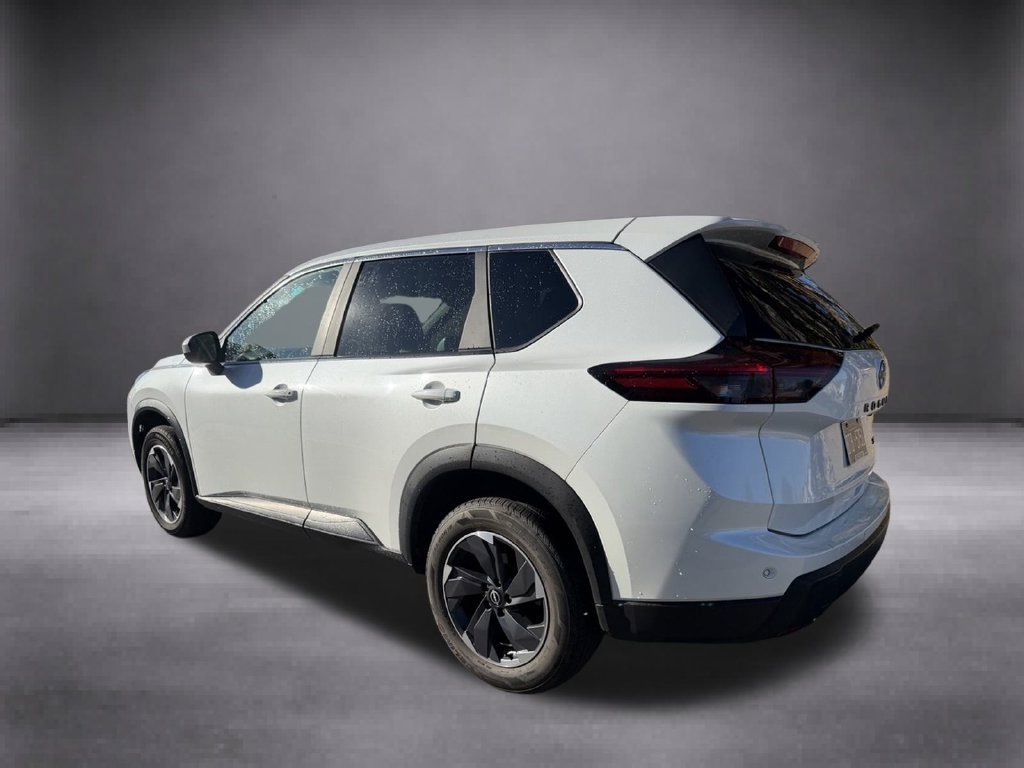 Used 2024 White/off-white Nissan SV image 10
