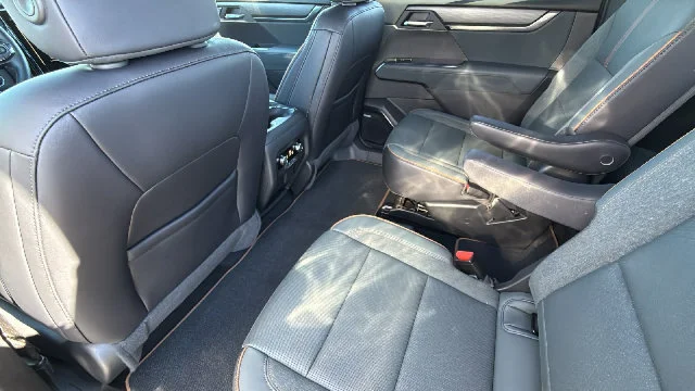 2025 GMC Acadia AT4 - Photo 24
