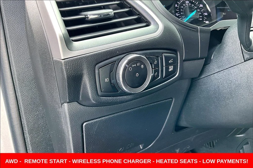 Used 2024 Silver Ford SEL image 12