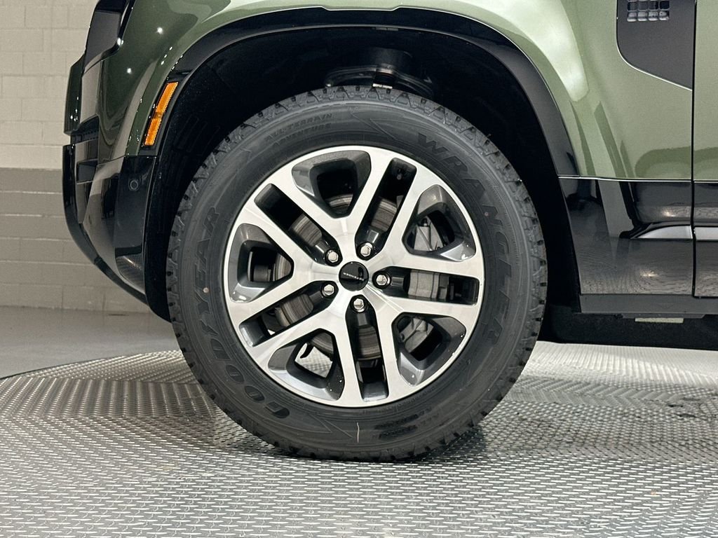 New 2026 Woolstone Green Land Rover X-Dynamic SE image 5
