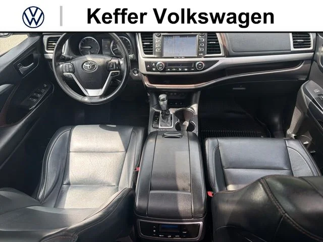 Used 2018 Blue Toyota XLE image 34