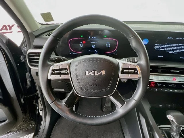 Used 2024 Black Kia LX image 12