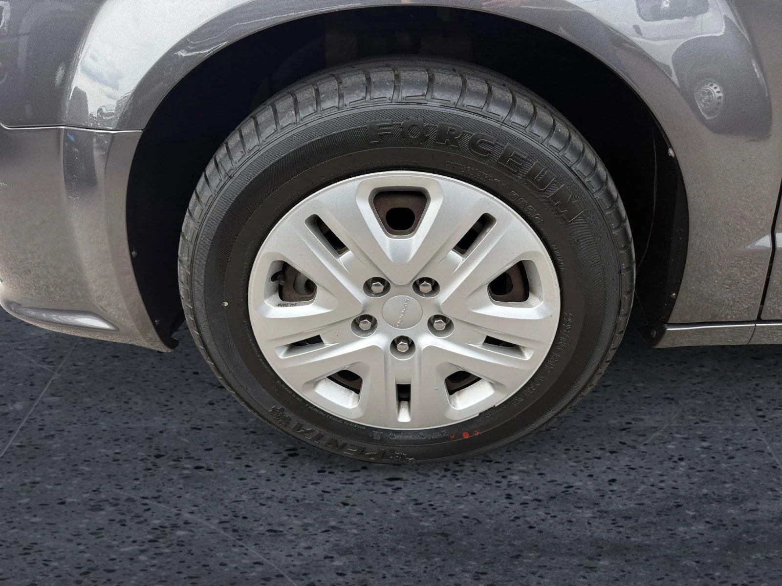 Used 2019 Granite Pearlcoat Dodge SE image 9