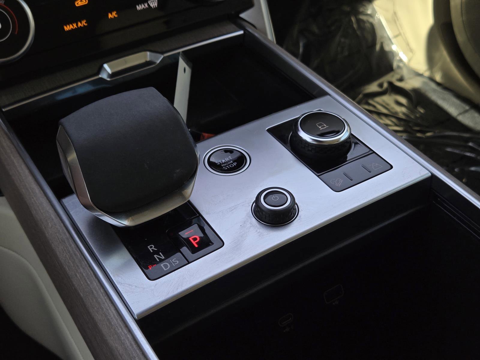 Used 2023 Santorini Black Land Rover SE image 22