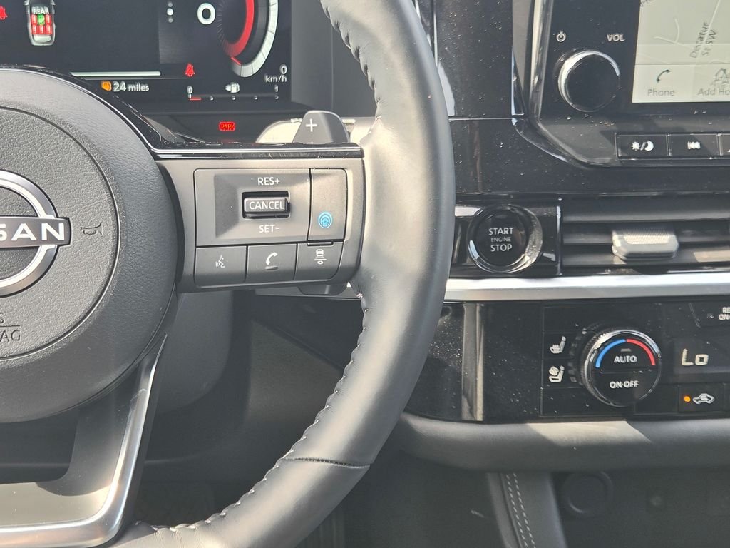 Used 2025 Black Nissan Platinum image 28