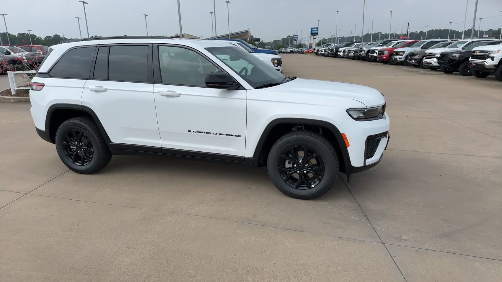New 2026 Bright White Clearcoat Jeep Laredo Altitude image 2