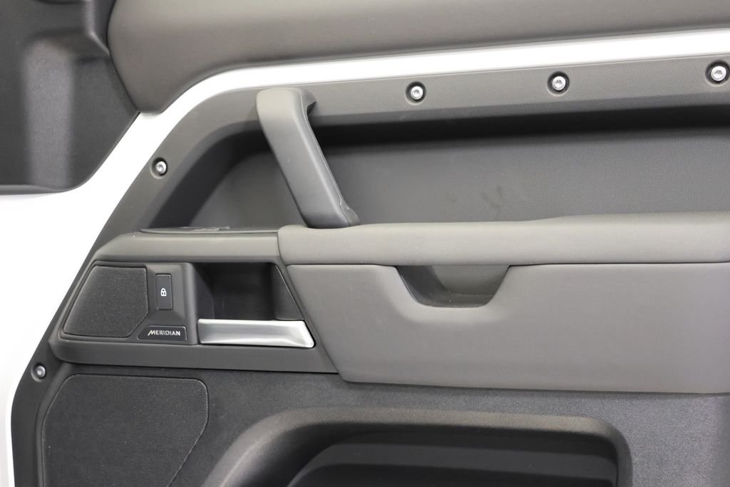 Used 2026 Fuji White Land Rover S image 38
