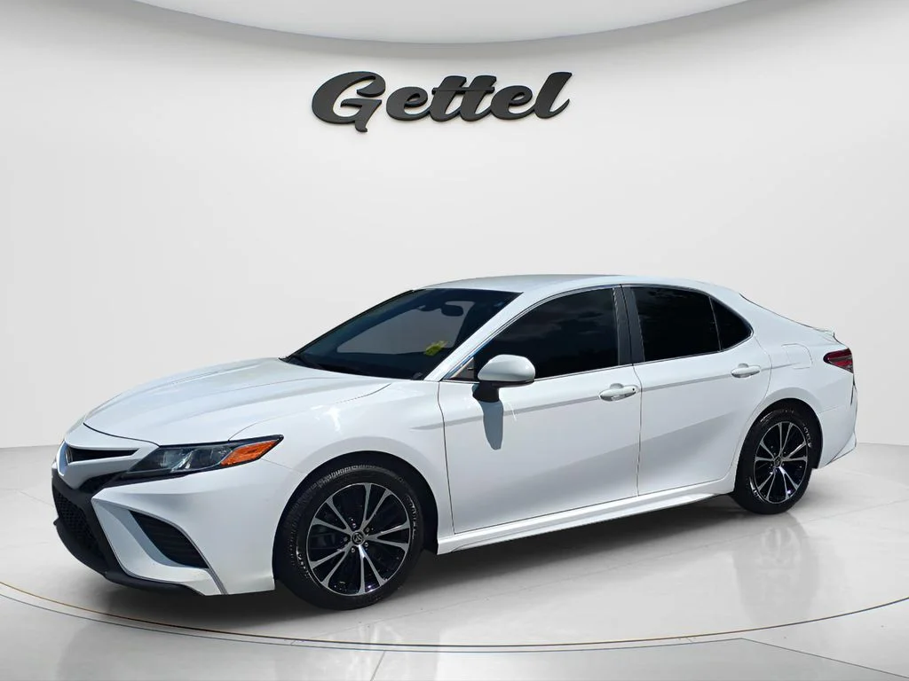 2020 Toyota Camry SE