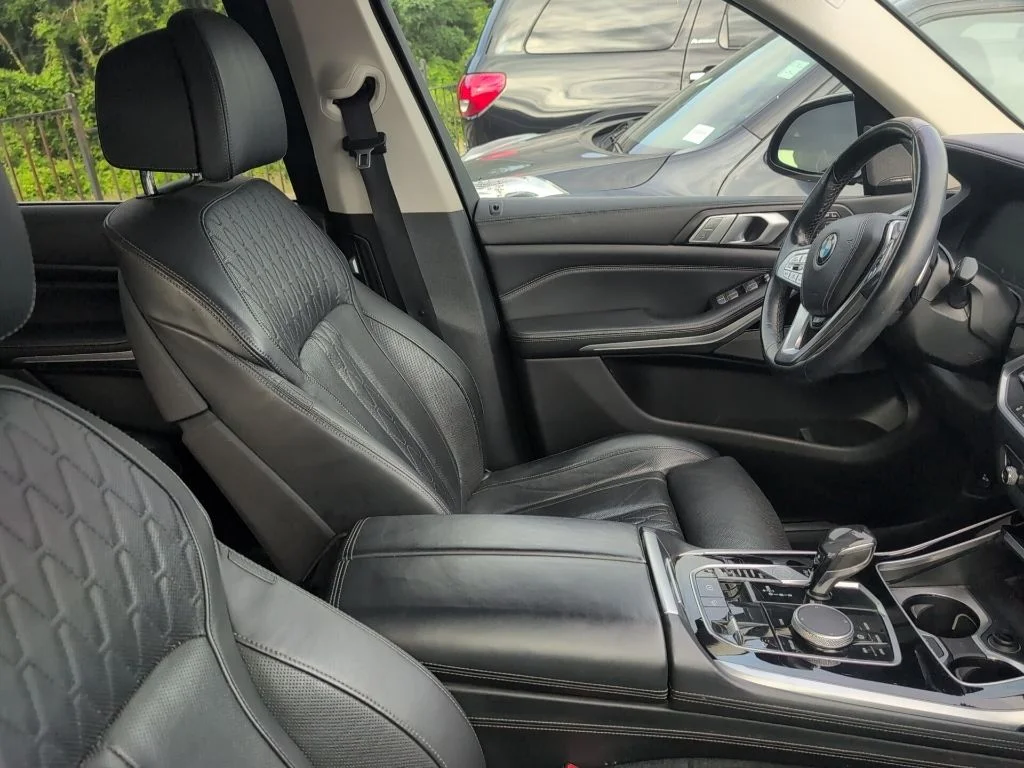 Used 2019 Gray BMW xDrive40i image 2