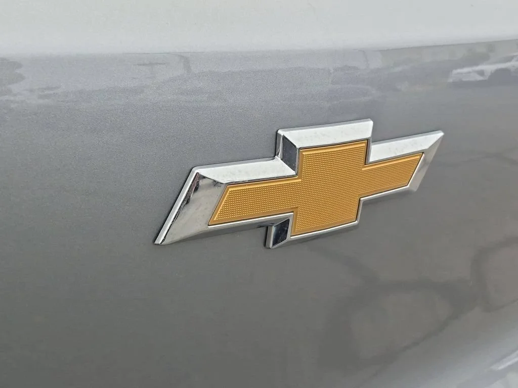 New 2026 Sterling Gray Metallic Chevrolet LT image 31