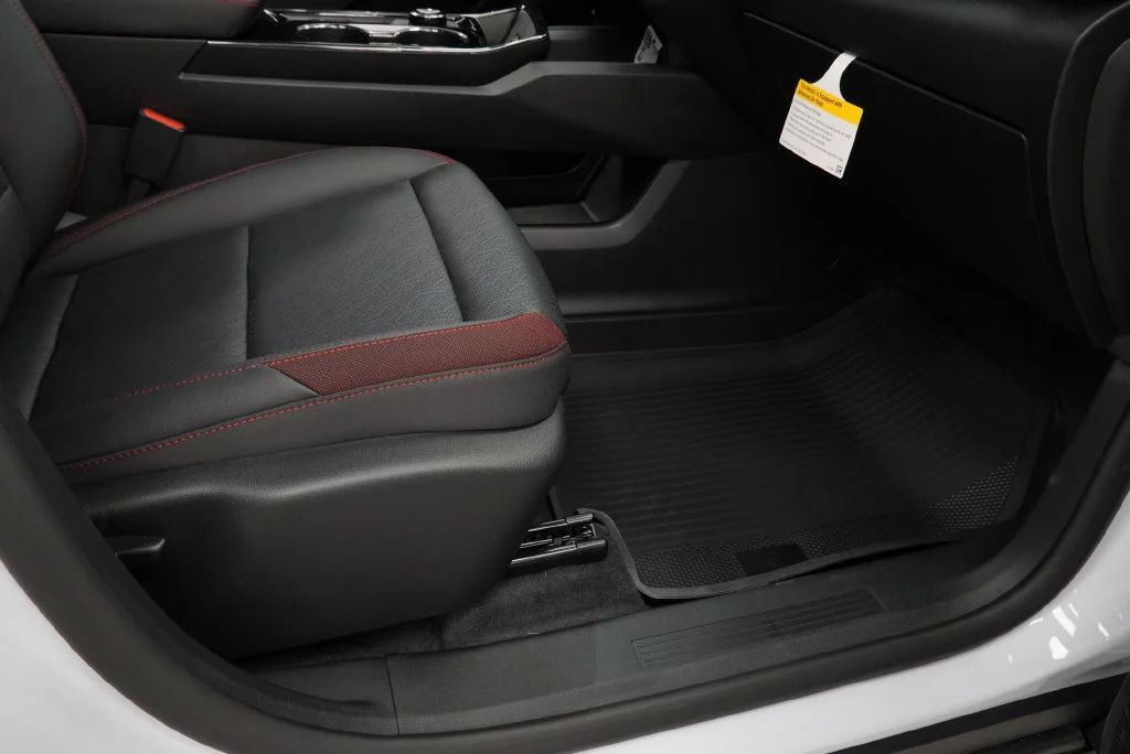 New 2027 Polar White Tricoat Chevrolet RS image 30