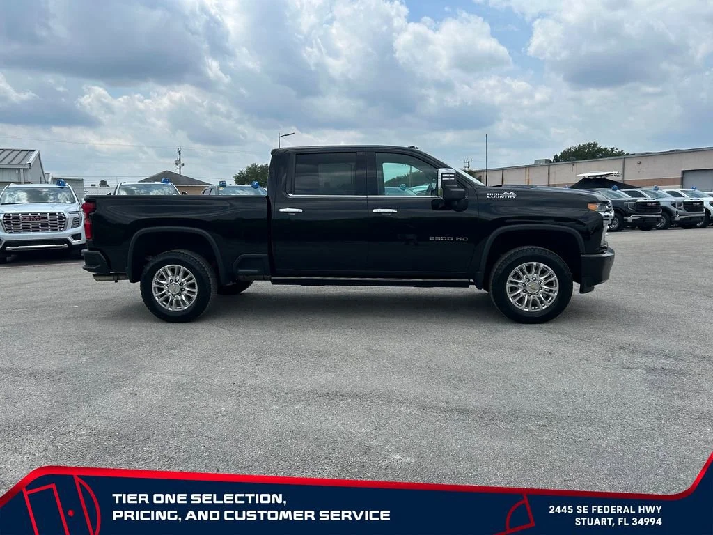 Used 2022 Mosaic Black Metallic Chevrolet High Country image 4